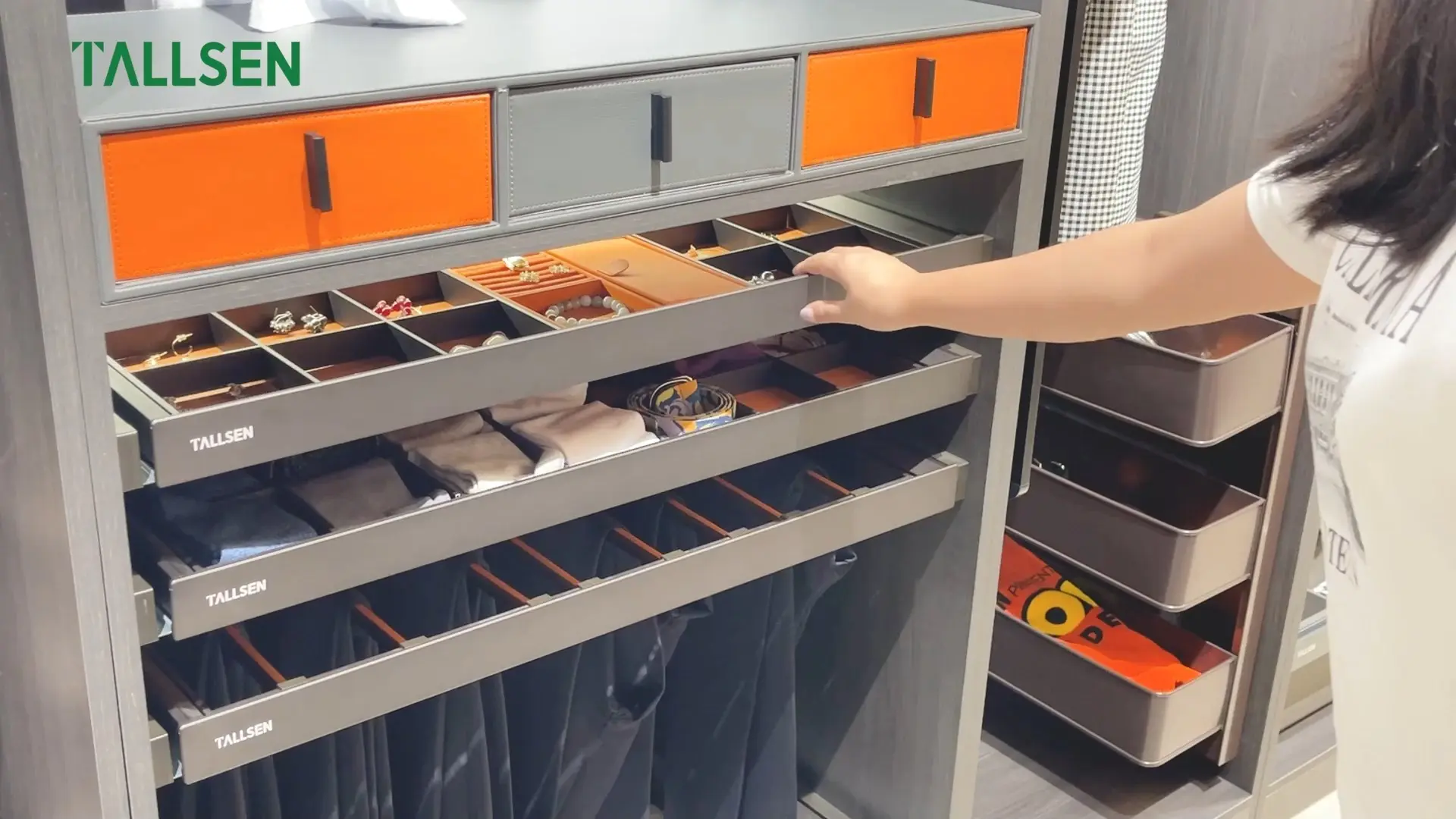 Wardrobe leather jewelry classification storage box SH8123 1